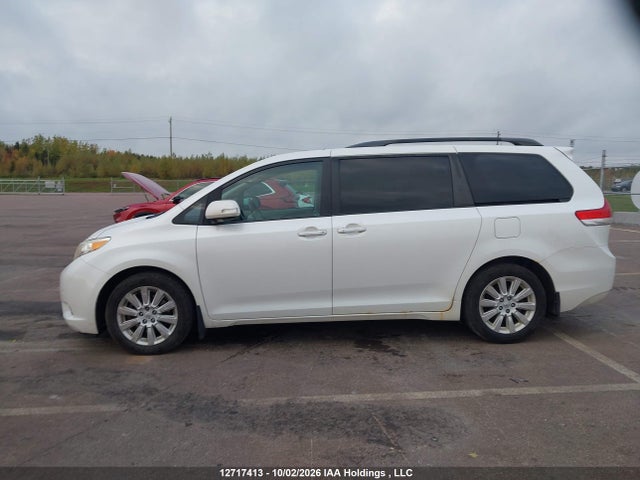 12717413 :رقم المزاد ، 5TDDK3DC3DS068510 vin ، 2013 Toyota Sienna Xle 7 Passenger مزاد بيع