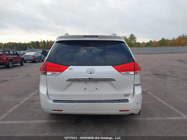 12717413 :رقم المزاد ، 5TDDK3DC3DS068510 vin ، 2013 Toyota Sienna Xle 7 Passenger مزاد بيع