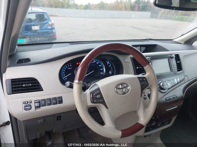 12717413 :رقم المزاد ، 5TDDK3DC3DS068510 vin ، 2013 Toyota Sienna Xle 7 Passenger مزاد بيع