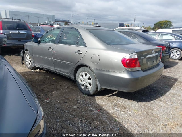 12717472 :رقم المزاد ، 4T1BF32K15U592544 vin ، 2005 Toyota Camry مزاد بيع