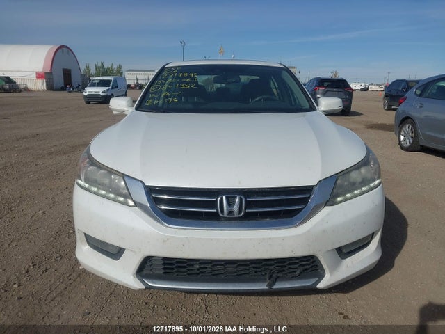 2015 Honda Accord Touring მანქანა იყიდება აუქციონზე, vin: 1HGCR2F95FA804352, აუქციონის ნომერი: 12717895