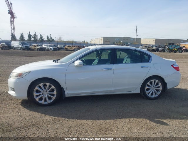 2015 Honda Accord Touring მანქანა იყიდება აუქციონზე, vin: 1HGCR2F95FA804352, აუქციონის ნომერი: 12717895