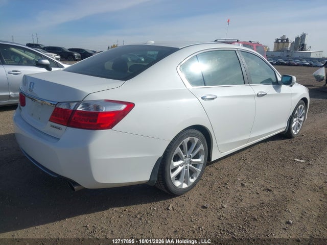 2015 Honda Accord Touring მანქანა იყიდება აუქციონზე, vin: 1HGCR2F95FA804352, აუქციონის ნომერი: 12717895