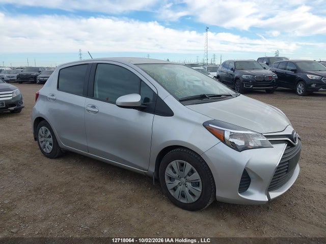 12718064 :رقم المزاد ، VNKKTUD32FA041865 vin ، 2015 Toyota Yaris Le مزاد بيع