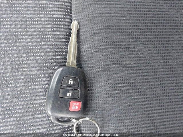 2015 Toyota Yaris Le მანქანა იყიდება აუქციონზე, vin: VNKKTUD32FA041865, აუქციონის ნომერი: 12718064