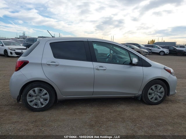 2015 Toyota Yaris Le მანქანა იყიდება აუქციონზე, vin: VNKKTUD32FA041865, აუქციონის ნომერი: 12718064
