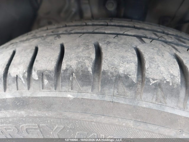 2015 Toyota Yaris Le მანქანა იყიდება აუქციონზე, vin: VNKKTUD32FA041865, აუქციონის ნომერი: 12718064