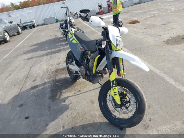 2024 VBKUSV400RM765247 головне зображення