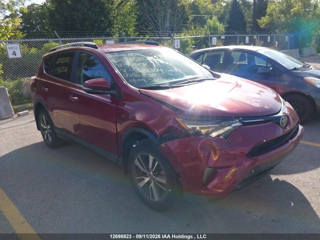 12698823 :رقم المزاد ، 2T3BFREV8JW842324 vin ، 2018 Toyota Rav4 Le مزاد بيع