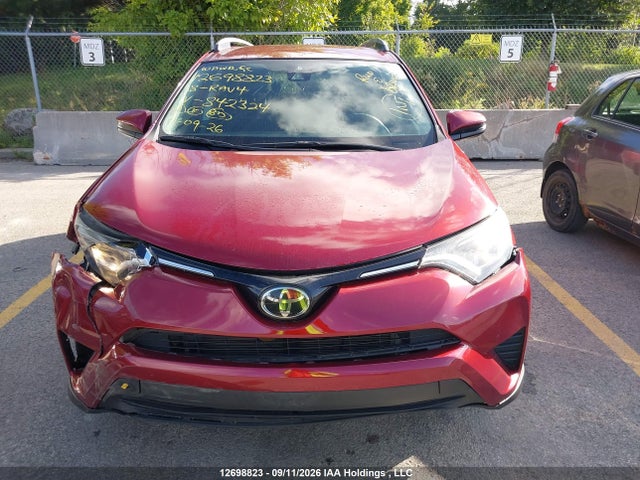 12698823 :رقم المزاد ، 2T3BFREV8JW842324 vin ، 2018 Toyota Rav4 Le مزاد بيع