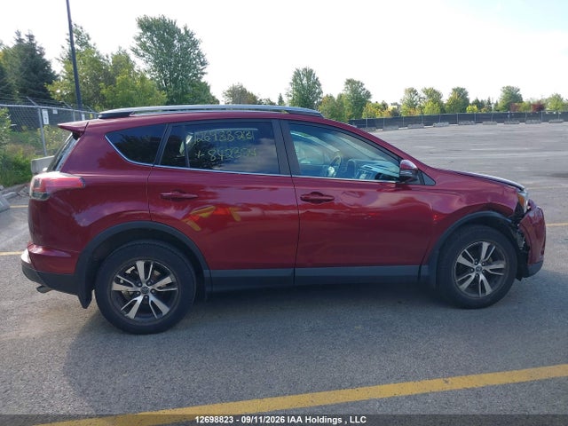 12698823 :رقم المزاد ، 2T3BFREV8JW842324 vin ، 2018 Toyota Rav4 Le مزاد بيع