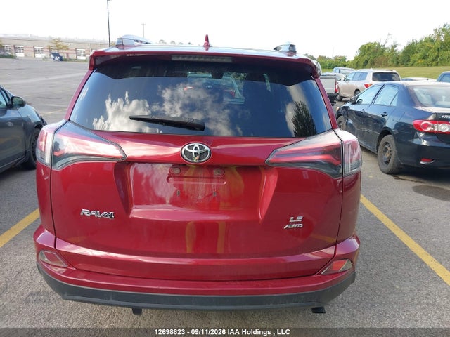 12698823 :رقم المزاد ، 2T3BFREV8JW842324 vin ، 2018 Toyota Rav4 Le مزاد بيع