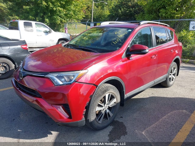 12698823 :رقم المزاد ، 2T3BFREV8JW842324 vin ، 2018 Toyota Rav4 Le مزاد بيع