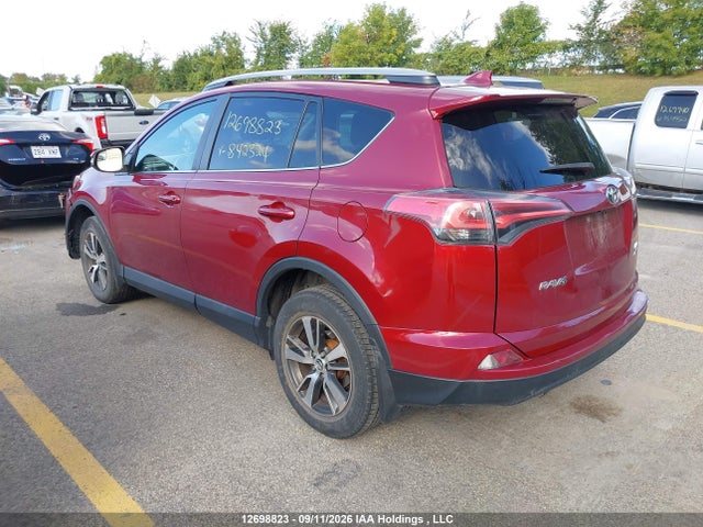 12698823 :رقم المزاد ، 2T3BFREV8JW842324 vin ، 2018 Toyota Rav4 Le مزاد بيع