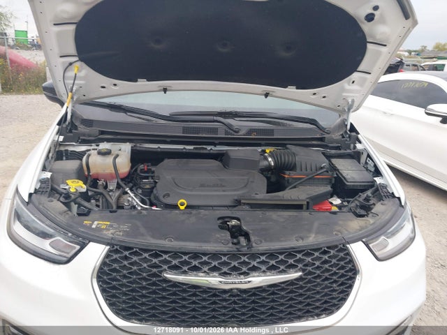 Chrysler Pacifica Limited 2026 2C4RC1GG3TR206205 Image 10