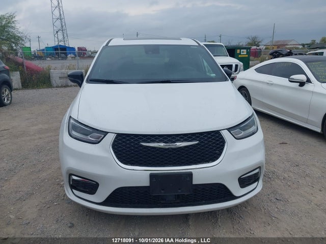 Chrysler Pacifica Limited 2026 2C4RC1GG3TR206205 Image 13