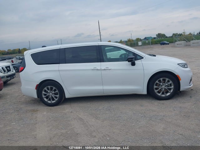 Chrysler Pacifica Limited 2026 2C4RC1GG3TR206205 Image 14
