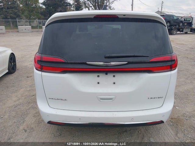 Chrysler Pacifica Limited 2026 2C4RC1GG3TR206205 Image 17