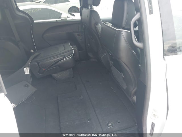 Chrysler Pacifica Limited 2026 2C4RC1GG3TR206205 Image 8