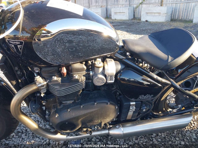 Triumph Motorcycle Bonneville Bobber 2023 SMTD53HL5PTBH4173 Image 9
