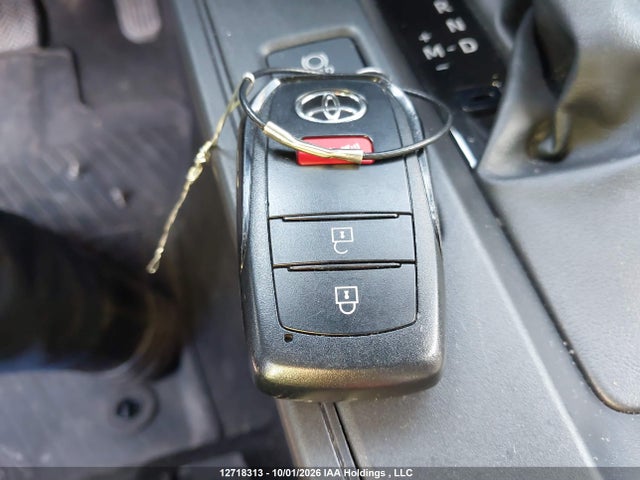 2026 Toyota Corolla Cross Le მანქანა იყიდება აუქციონზე, vin: 7MUCAABGXTV151008, აუქციონის ნომერი: 12718313