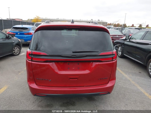 Chrysler Pacifica Limited 2025 2C4RC1GG8SR602063 Image 16