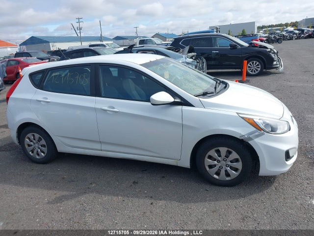 12715705 :رقم المزاد ، KMHCT5AE3HU333689 vin ، 2017 Hyundai Accent Gl مزاد بيع