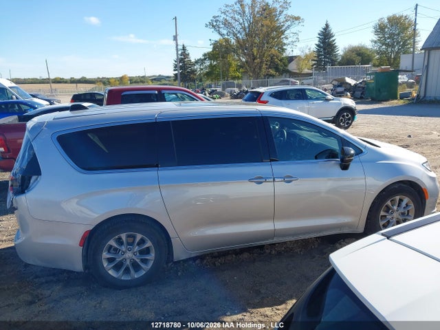 Chrysler Pacifica Limited 2026 2C4RC1GG4TR264047 Image 14