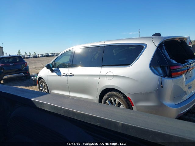 Chrysler Pacifica Limited 2026 2C4RC1GG4TR264047 Image 15