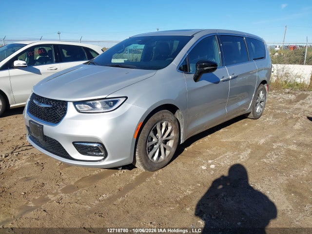 Chrysler Pacifica Limited 2026 2C4RC1GG4TR264047 Image 2