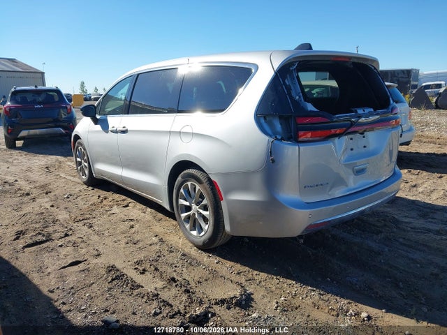 Chrysler Pacifica Limited 2026 2C4RC1GG4TR264047 Image 3
