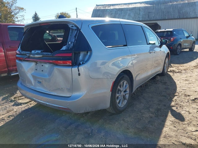 Chrysler Pacifica Limited 2026 2C4RC1GG4TR264047 Image 4