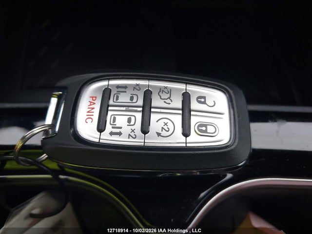 Chrysler Pacifica Limited 2026 2C4RC1GG0TR232129 Image 11