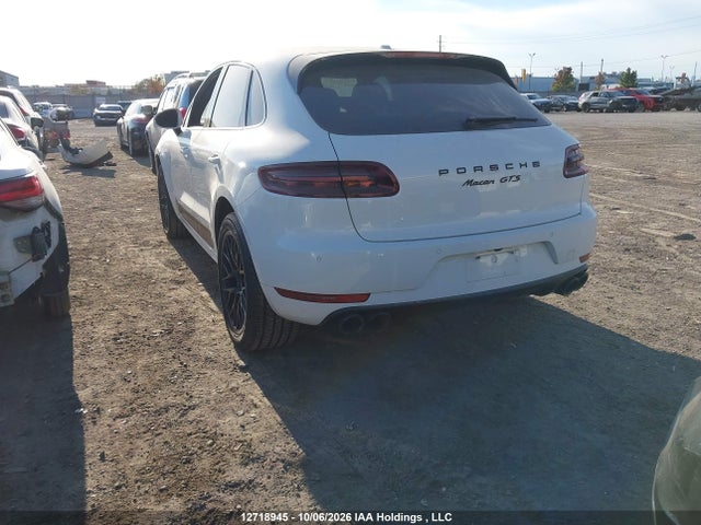 12718945 :رقم المزاد ، WP1AG2A51HLB54876 vin ، 2017 Porsche Macan Gts مزاد بيع