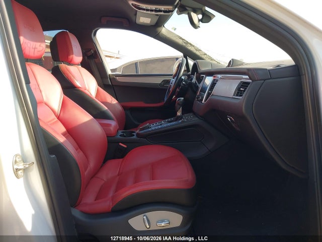 12718945 :رقم المزاد ، WP1AG2A51HLB54876 vin ، 2017 Porsche Macan Gts مزاد بيع