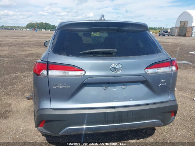 12698999 :رقم المزاد ، 7MUCAABG5PV062307 vin ، 2023 Toyota Corolla Cross Le مزاد بيع