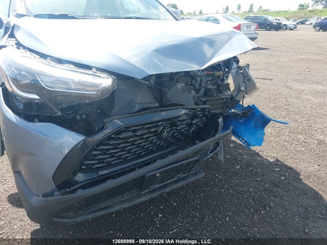 12698999 :رقم المزاد ، 7MUCAABG5PV062307 vin ، 2023 Toyota Corolla Cross Le مزاد بيع