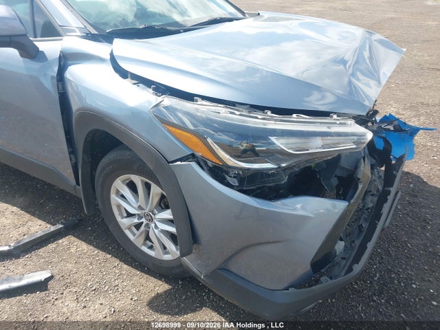 12698999 :رقم المزاد ، 7MUCAABG5PV062307 vin ، 2023 Toyota Corolla Cross Le مزاد بيع