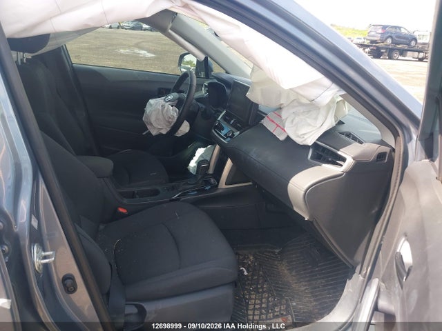 12698999 :رقم المزاد ، 7MUCAABG5PV062307 vin ، 2023 Toyota Corolla Cross Le مزاد بيع