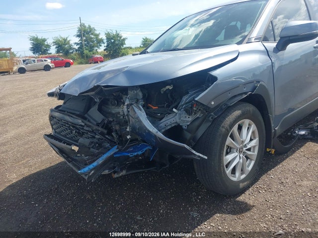 12698999 :رقم المزاد ، 7MUCAABG5PV062307 vin ، 2023 Toyota Corolla Cross Le مزاد بيع