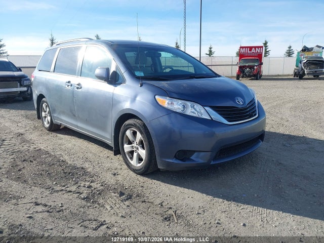12719169 :رقم المزاد ، 5TDKK3DC3ES494643 vin ، 2014 Toyota Sienna Le مزاد بيع