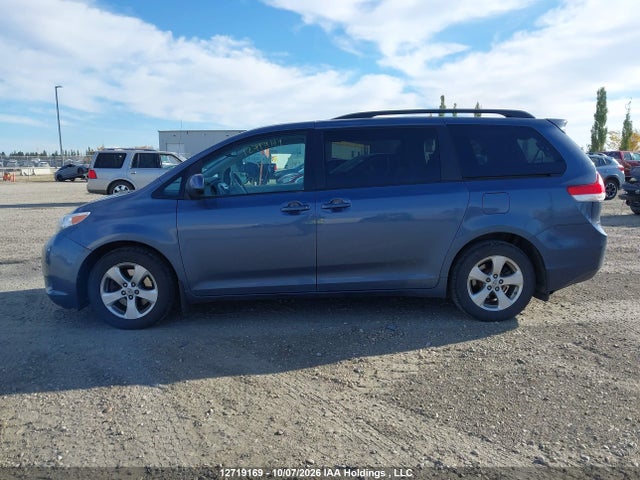 Продаж на аукціоні авто 2014 Toyota Sienna Le, vin: 5TDKK3DC3ES494643, номер лоту: 12719169