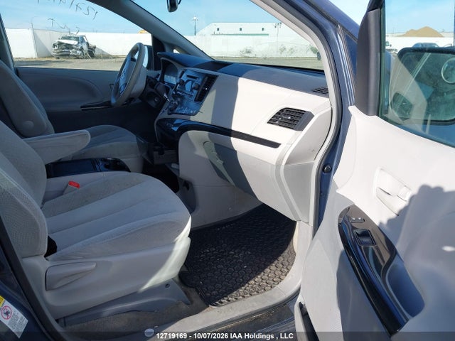 Продаж на аукціоні авто 2014 Toyota Sienna Le, vin: 5TDKK3DC3ES494643, номер лоту: 12719169
