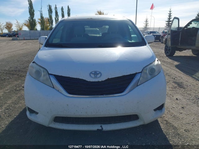 12719477 :رقم المزاد ، 5TDKK3DC3DS298491 vin ، 2013 Toyota Sienna Le مزاد بيع