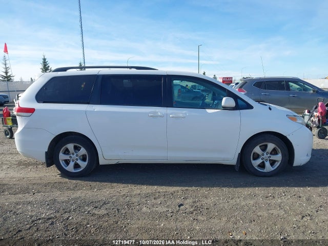 12719477 :رقم المزاد ، 5TDKK3DC3DS298491 vin ، 2013 Toyota Sienna Le مزاد بيع