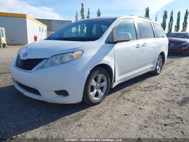 12719477 :رقم المزاد ، 5TDKK3DC3DS298491 vin ، 2013 Toyota Sienna Le مزاد بيع