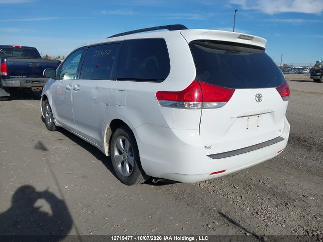12719477 :رقم المزاد ، 5TDKK3DC3DS298491 vin ، 2013 Toyota Sienna Le مزاد بيع