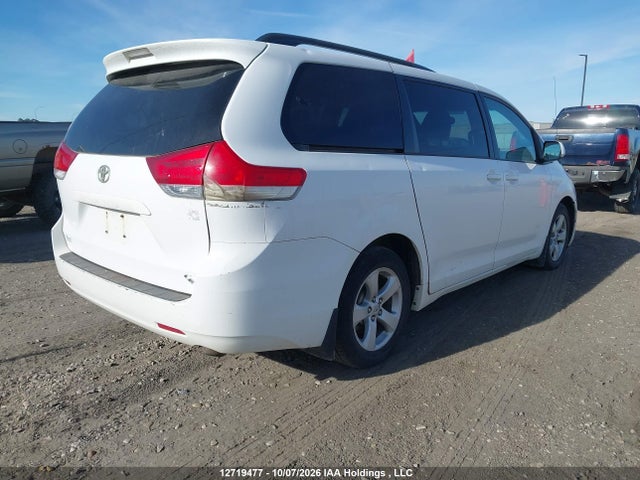 12719477 :رقم المزاد ، 5TDKK3DC3DS298491 vin ، 2013 Toyota Sienna Le مزاد بيع