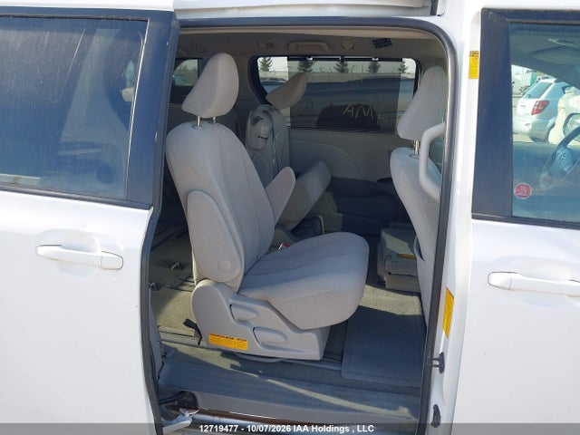 12719477 :رقم المزاد ، 5TDKK3DC3DS298491 vin ، 2013 Toyota Sienna Le مزاد بيع