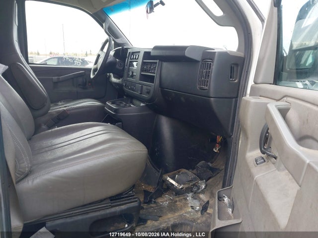 1GCWGAFFXH1153546 Chevrolet Express G2500